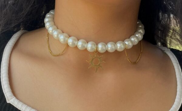 Sunny Chocker